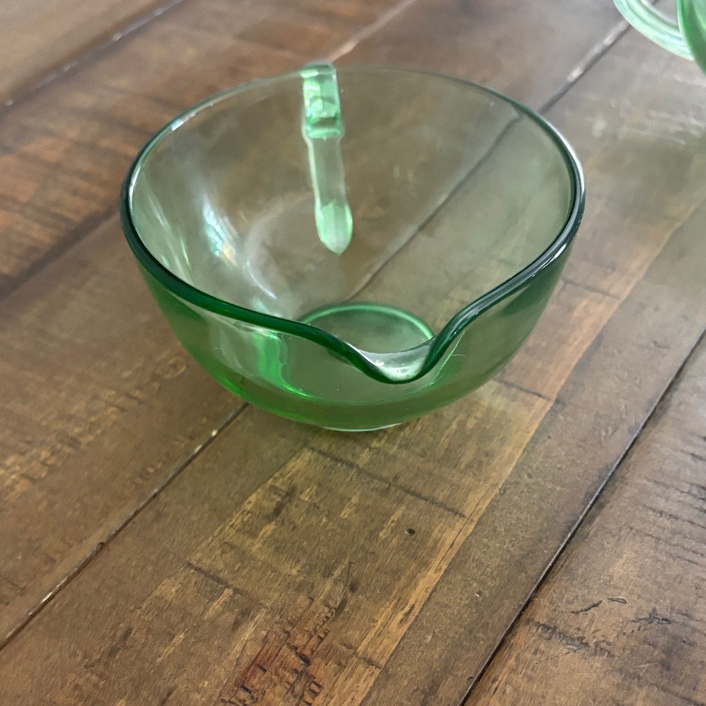 Vintage Green Depression Glass Creamer and Sugar Bowl Set - Picture 5 of 9
